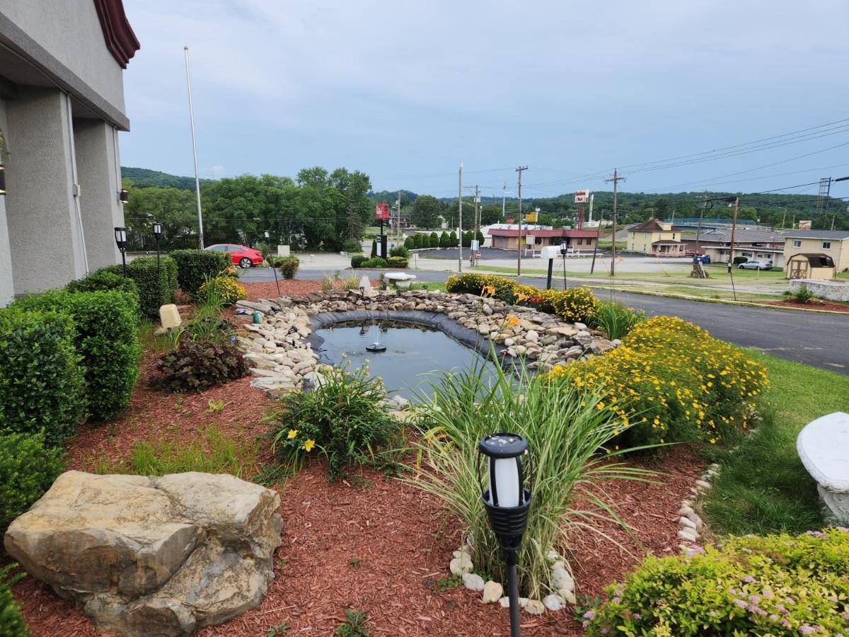 Red Roof Inn New Stanton Exterior photo